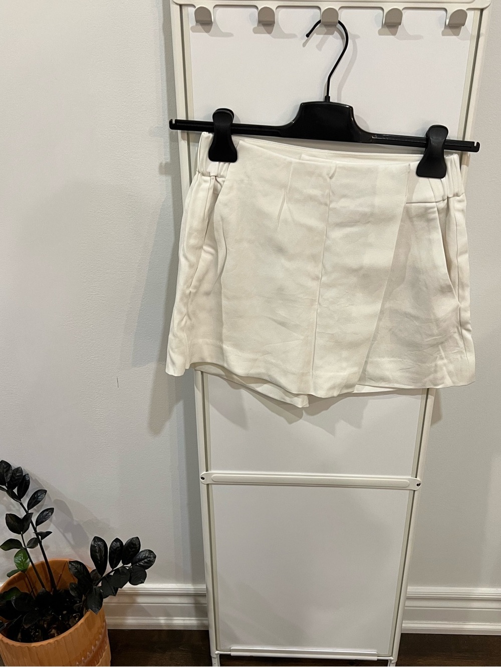 Babaton Ivory Cream Kelly Wrap Skort Size 4